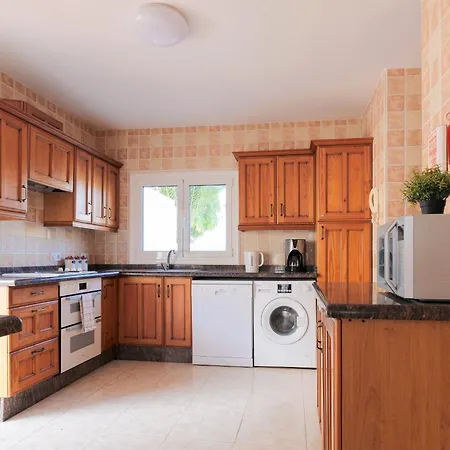 Vela Latina, A To Enjoy! Vila